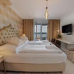 Bed and breakfast Casablanca Panzió Tata