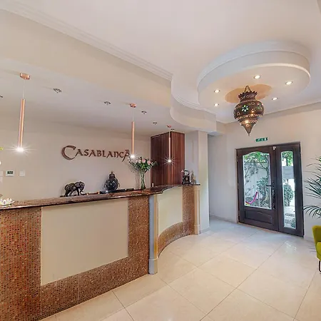 Casablanca Panzio B&B 터터