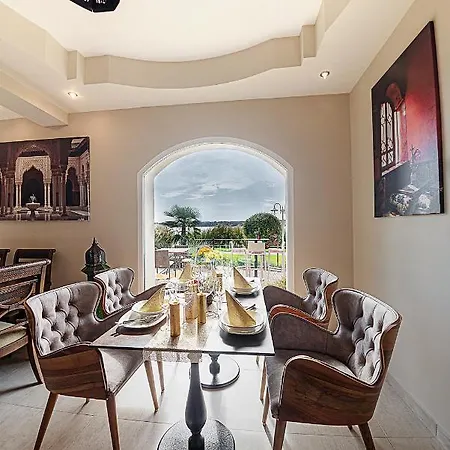 Casablanca Panzio Couette-café 4*