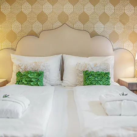 Casablanca Panzio B&B 터터